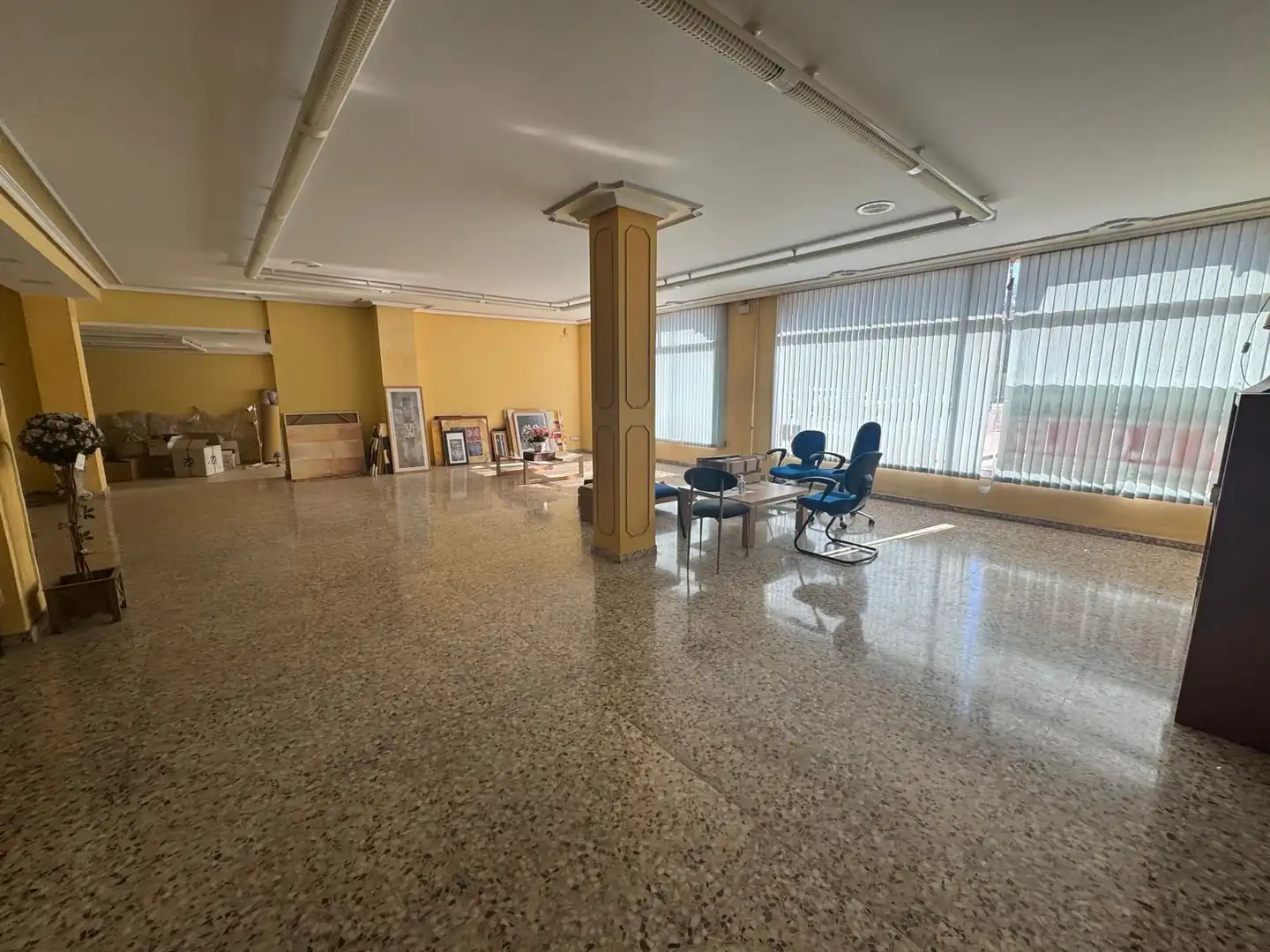 Local comercial en alquiler en iglesias, imagen 2