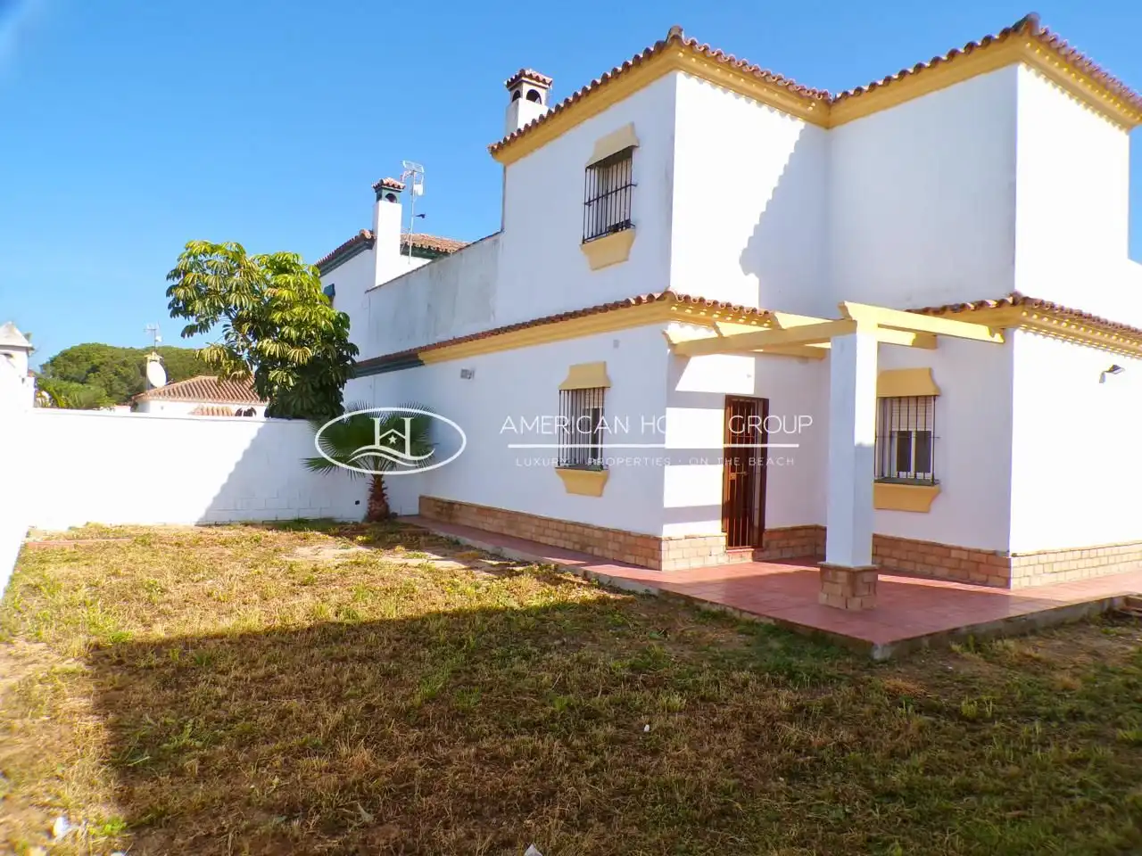 Vista exterior de Casa o xalet en venda en Chiclana de la Frontera amb Jardí privat