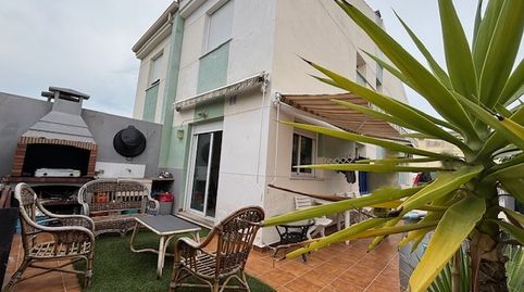 Inmobiliaria ERA, les presenta esta excepcional vivienda adosada en la playa de Almazora.