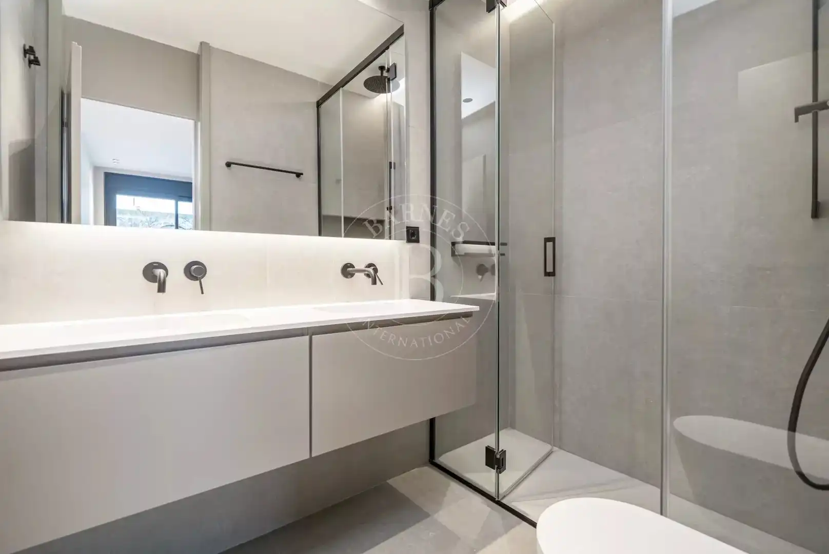 Bathroom of Flat for rent in Madrid  with Air Conditioner, Heating and Terrace