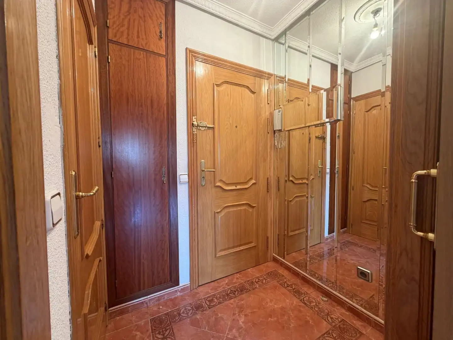 Wohnung zur Miete in Madrid mit Heizung, Privatgarten und Abstellraum