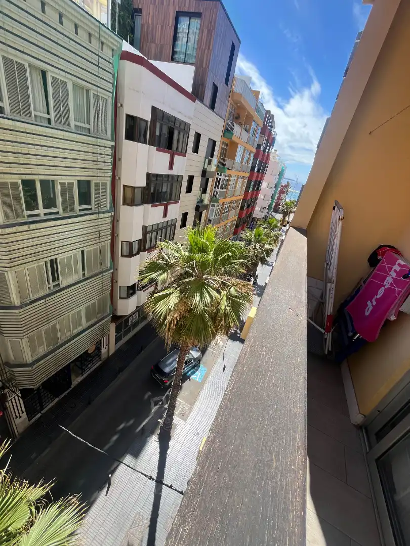 Vista exterior de Piso de alquiler en Las Palmas de Gran Canaria con Amueblado, Horno y Lavadora