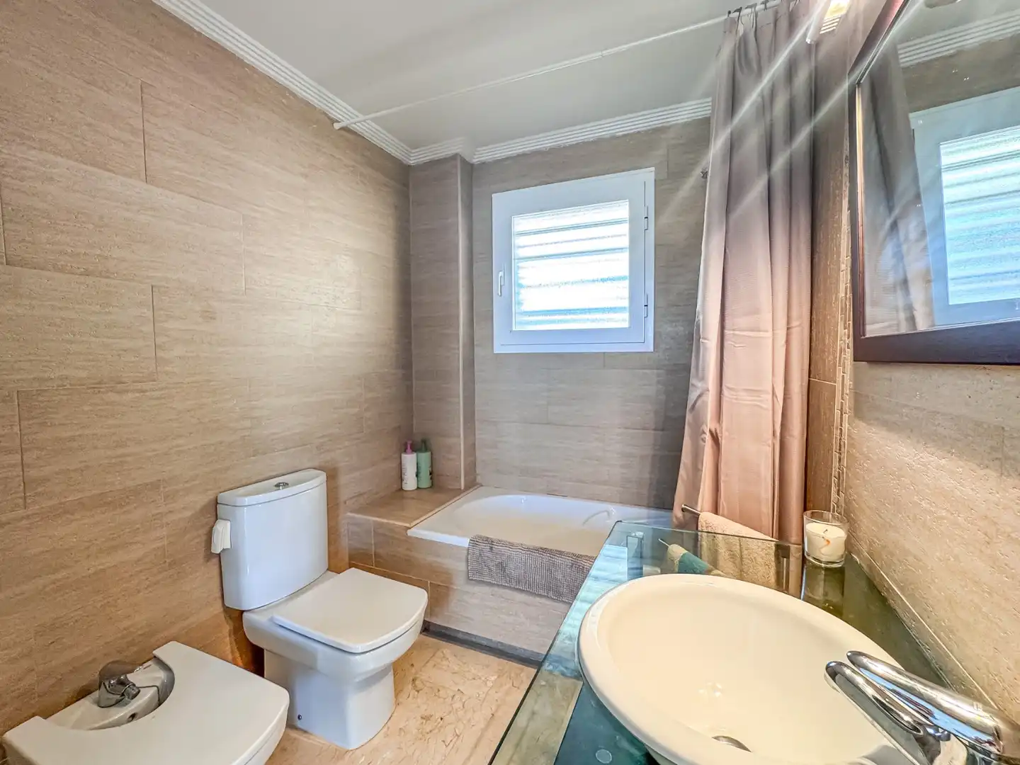 Baño de Dúplex de alquiler en Santa Pola con Terraza, Trastero y Piscina