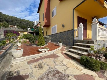 Casa con giardino in vendita a Calle REGASOL s/n