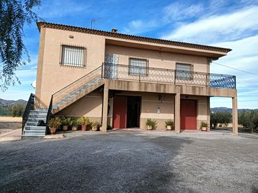 Casa con balcón en venta en Puerto Lumbreras