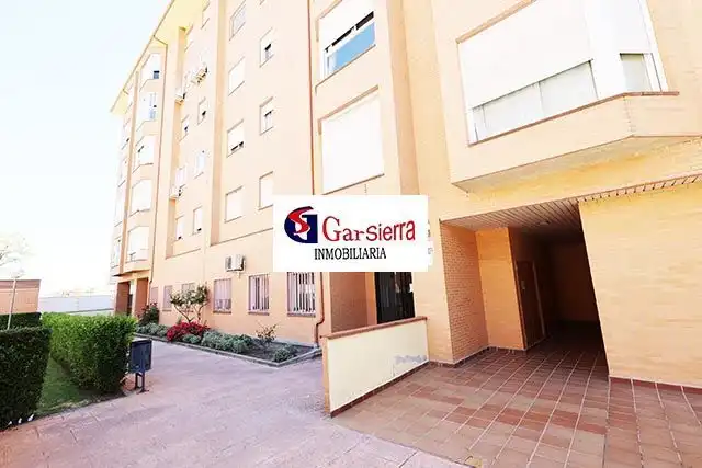 Vista exterior de Piso en venta en Valdemoro con Calefacción, Trastero y Piscina comunitaria