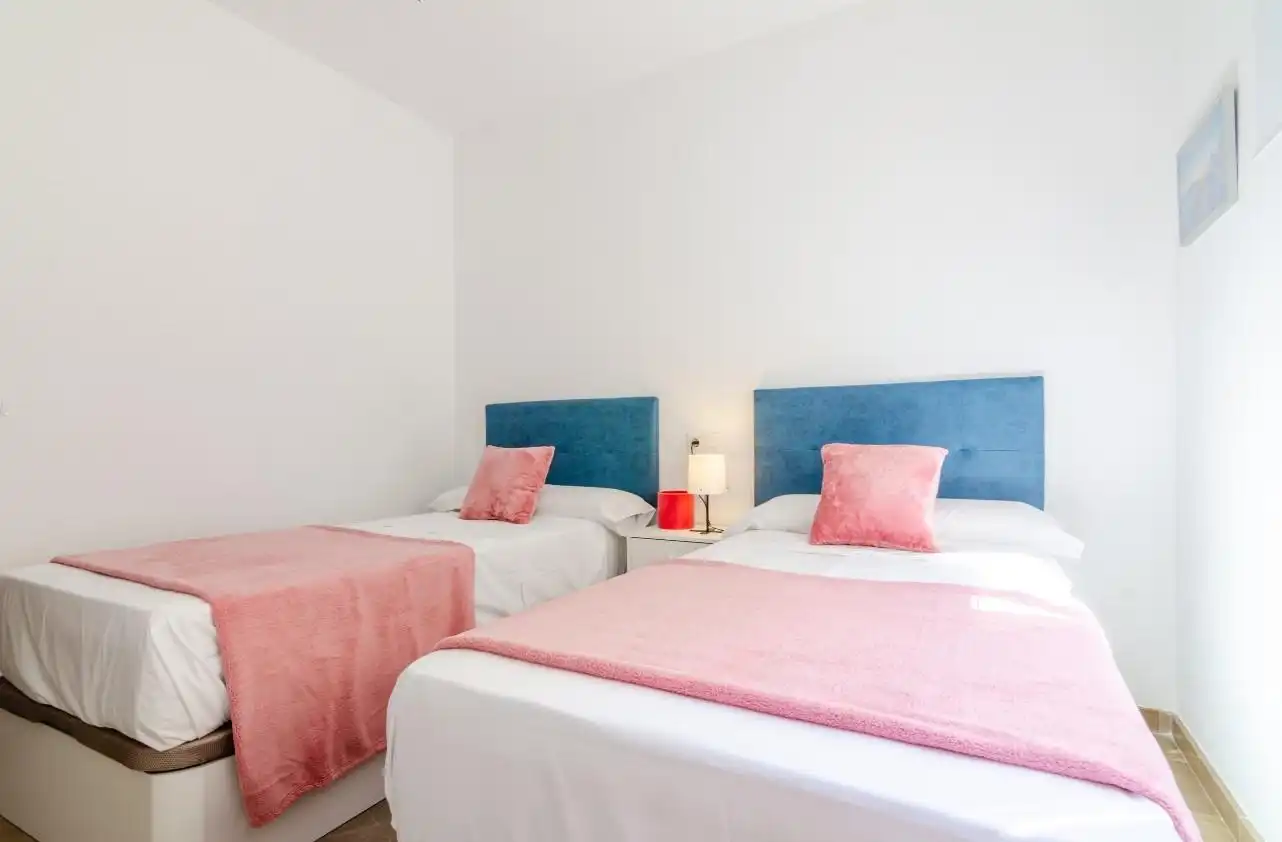 Habitación de Ático de alquiler en Rincón de la Victoria con Aire acondicionado, Calefacción y Jardín privado