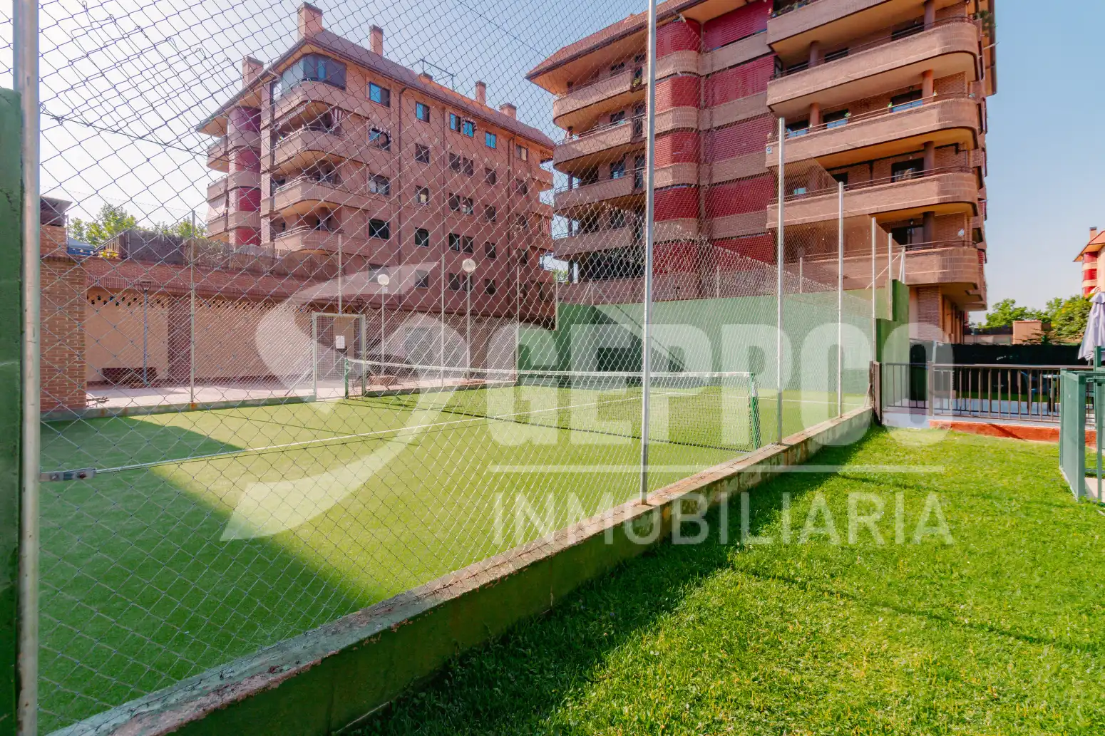 Jardín de Casa adosada en venta en Alcalá de Henares con Calefacción, Terraza y Piscina comunitaria