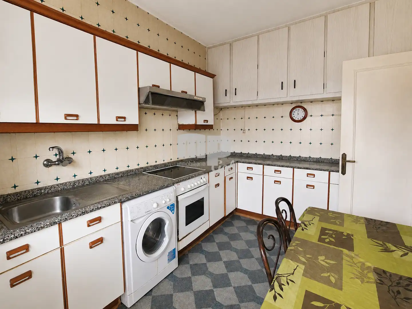 Cocina de Edificio en venta en Vigo 