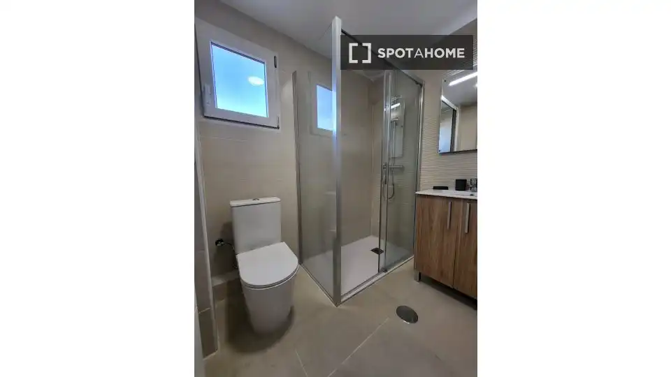 Bathroom of Flat for share in Alicante / Alacant  with Air Conditioner, Heating and Furnished