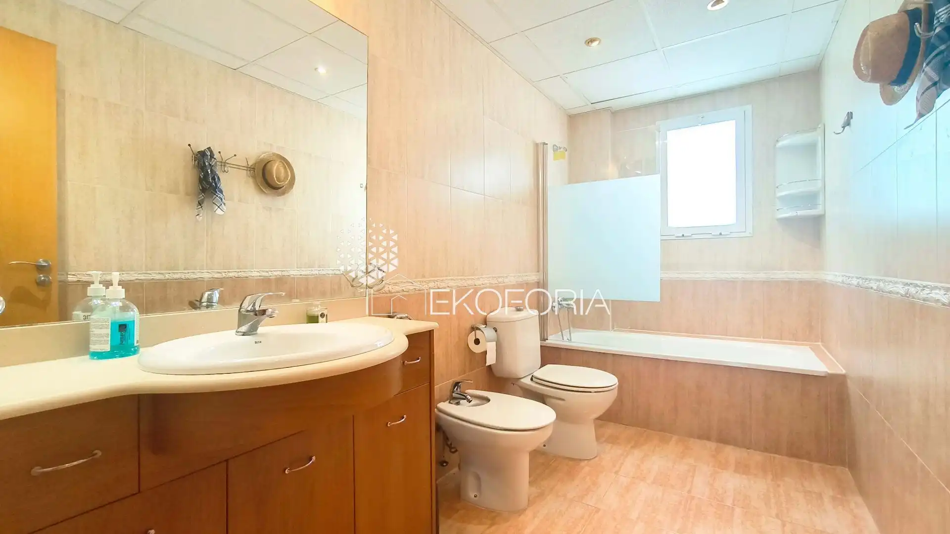 Baño de Casa adosada en venta en Beneixida con Aire acondicionado, Calefacción y Jardín privado