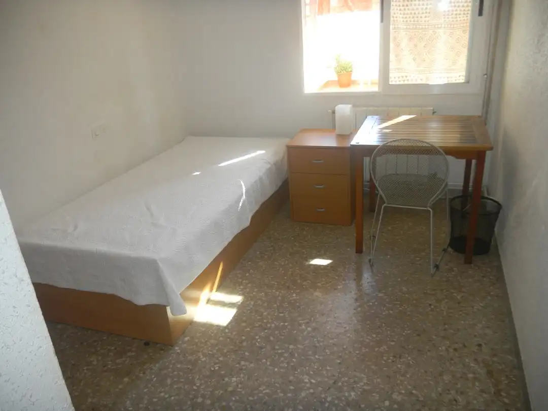 Habitación de Piso de alquiler en Tarragona con Aire acondicionado, Calefacción y Amueblado
