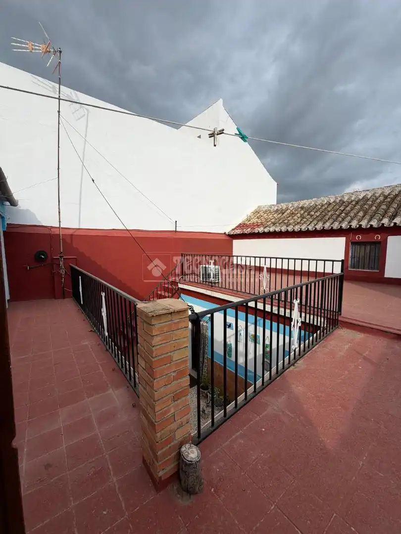 Vista exterior de Casa o xalet en venda en El Coronil amb Aire condicionat, Calefacció i Balcó