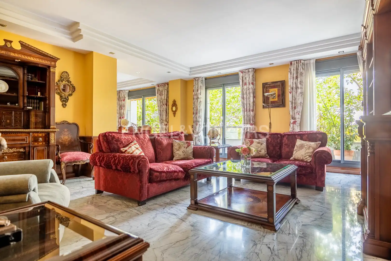 Living room of Flat for sale in Sevilla  with Air Conditioner, Heating and Private garden