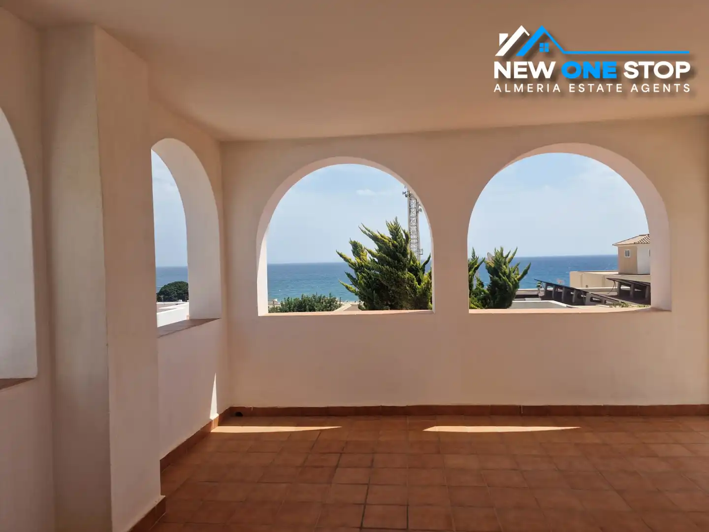 Chalet con terraza en venta en Calle Aleixandre