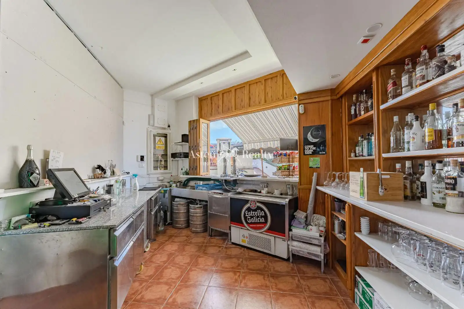 Geschaftsraum zum Verkauf in Arona mit Terrasse und Internet