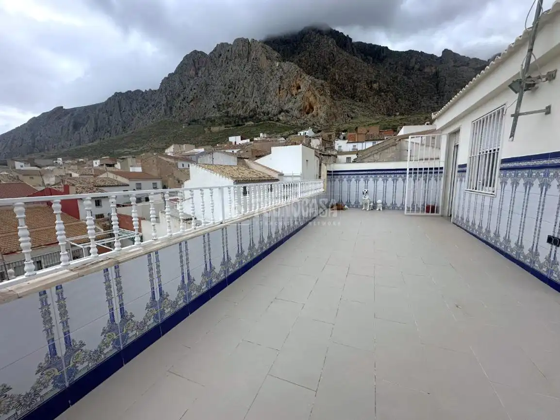 Vista exterior de Casa o xalet en venda en Bedmar y Garcíez amb Aire condicionat, Calefacció i Terrassa