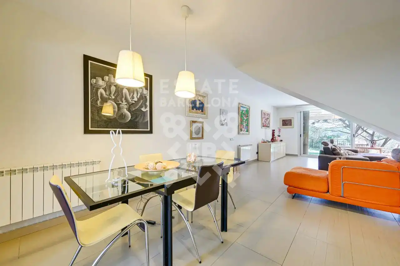 Esszimmer von Einfamilien-Reihenhaus zum Verkauf in Mataró mit Klimaanlage, Heizung und Terrasse