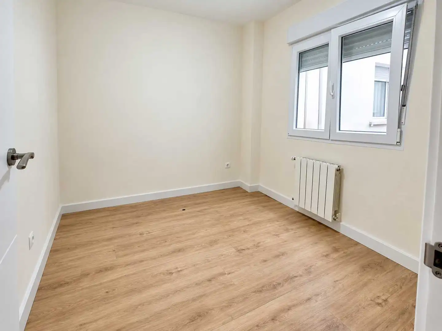 Bedroom of Flat for rent in Numancia - San Fernando