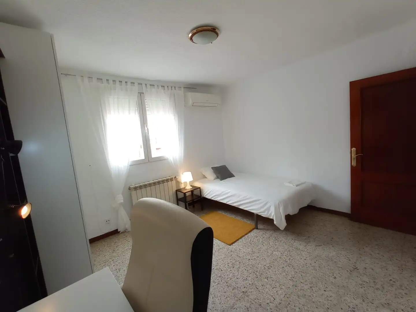 Room in Calle del Poeta Blas de Otero, 83, Ventas