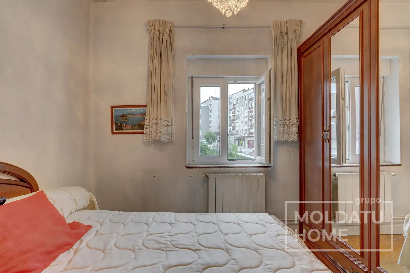 Schlafzimmer von Wohnung zum Verkauf in Irun  mit Heizung