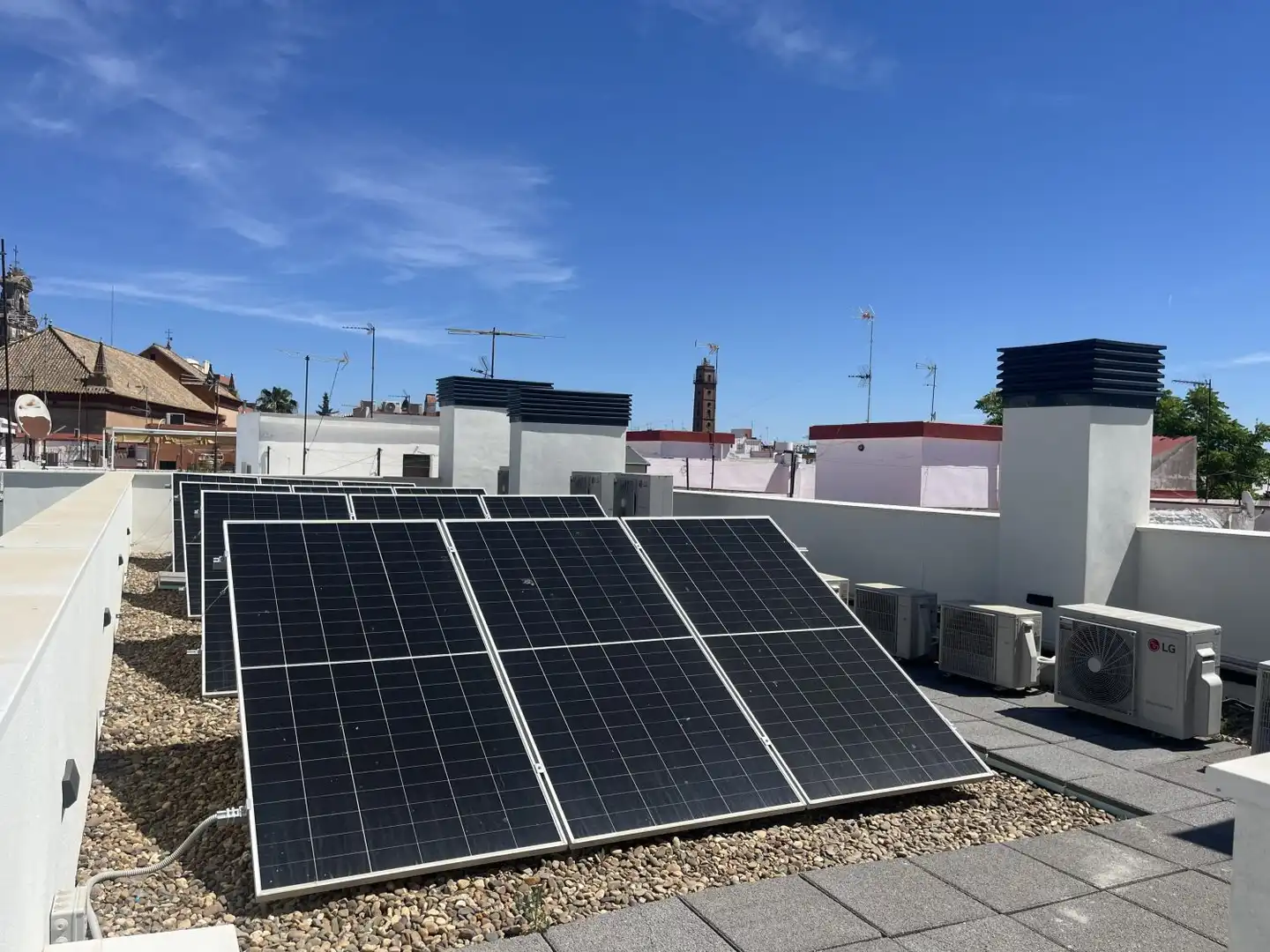 Exterior view of Flat for rent in Sevilla  with Air Conditioner, Heating and Storage room