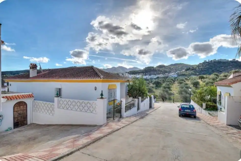 Vista exterior de Casa o chalet en venta en Monda con Calefacción, Jardín privado y Piscina