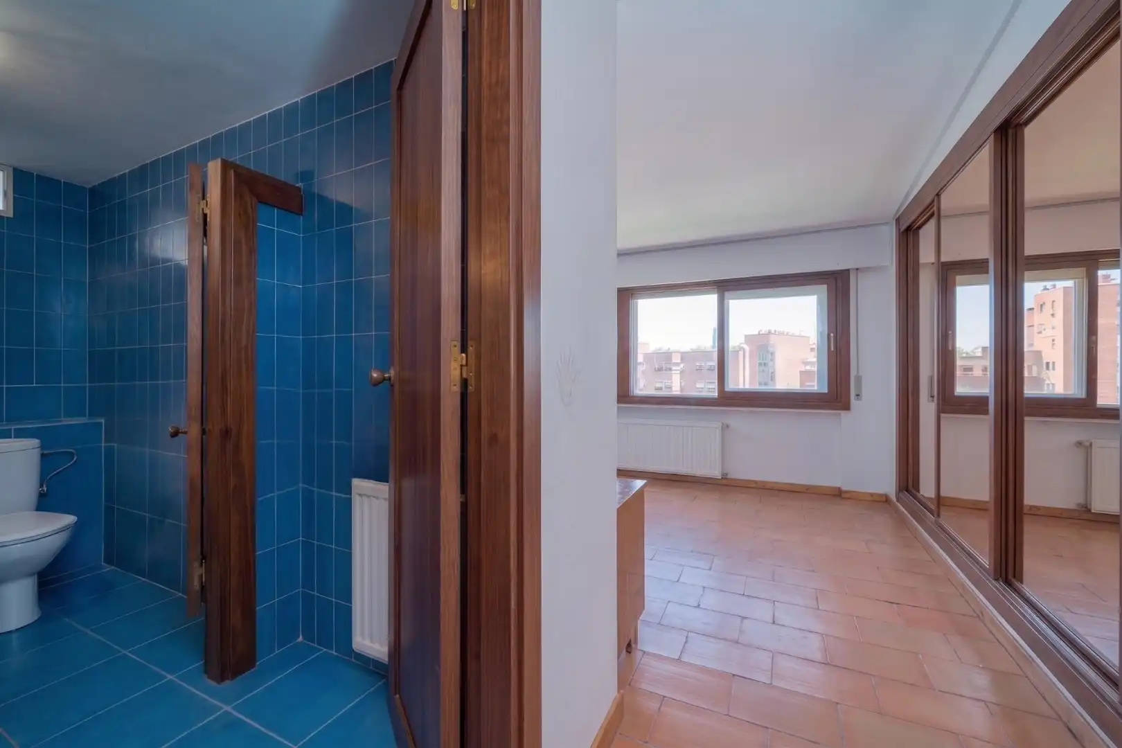 Baño de Casa adosada en venta en Pozuelo de Alarcón con Aire acondicionado, Calefacción y Jardín privado