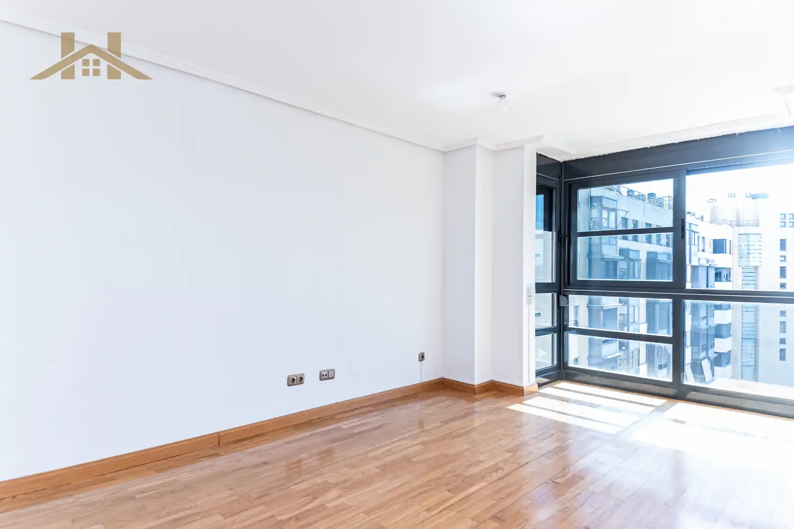 Living room of Flat for sale in Madrid  with Air Conditioner, Private garden and Storage room