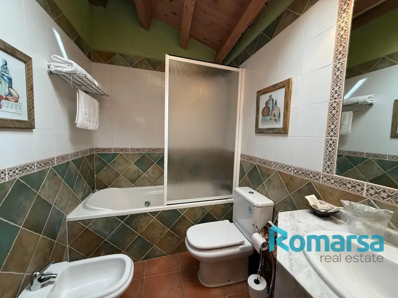 Bathroom of Houses for sale in Bohoyo  with Heating, Parquet flooring and Furnished