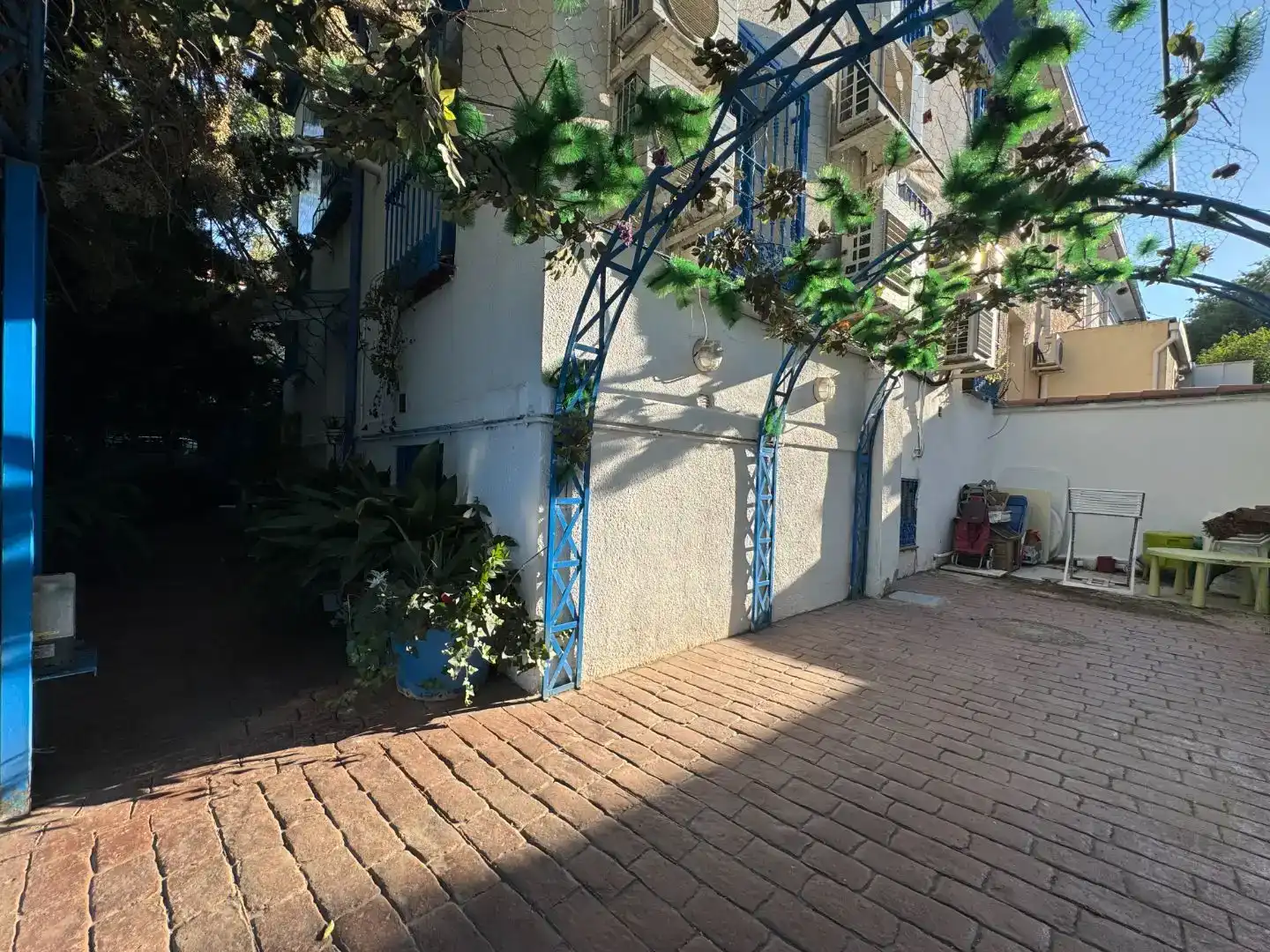 Vista exterior de Pis en venda en Madrid amb Aire condicionat, Jardí privat i Parquet
