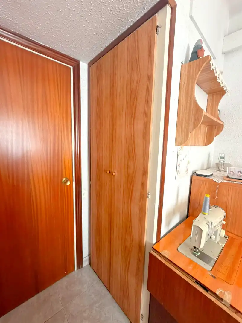 Habitación de Ático en venta en L'Hospitalet de Llobregat con Calefacción, Terraza y Horno