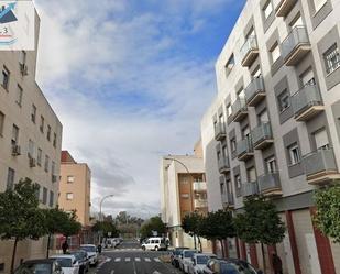 Vista exterior de Pis en venda en  Sevilla Capital amb Jardí privat i Terrassa