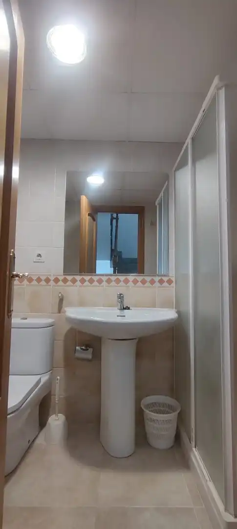 Baño de Casa adosada de alquiler en Benicasim / Benicàssim con Aire acondicionado, Calefacción y Jardín privado