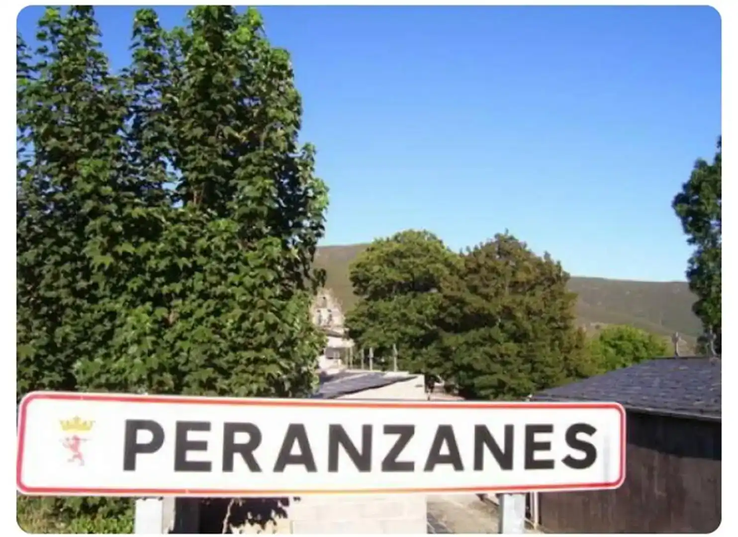 Vista exterior de Casa adosada en venda en Peranzanes amb Jardí privat i Balcó