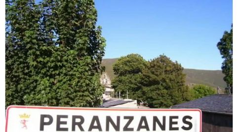 Foto 2 de Casa adosada en venda a Carrer la Fuente, 48, Peranzanes, León