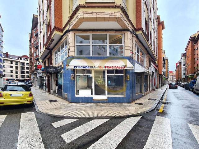 Local comercial en Venta en Calle Cangas de Onís en Laviada