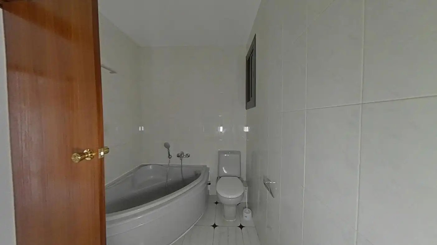 Bathroom of Flat for sale in Barberà del Vallès