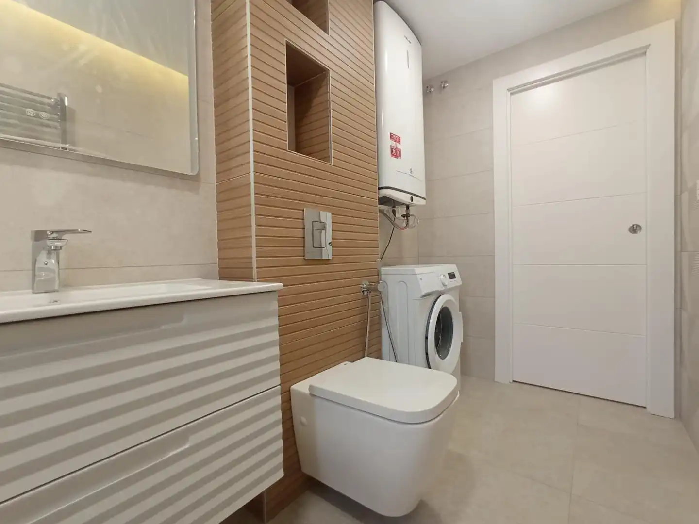 Bany de Apartament de lloguer en Granada amb Aire condicionat, Piscina i Piscina comunitària