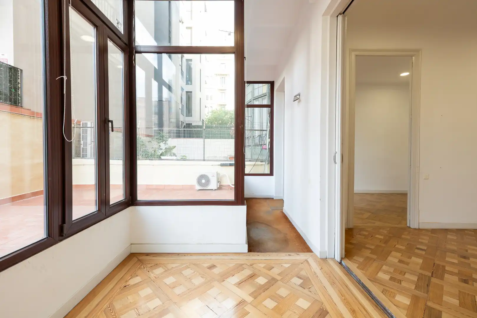 Wohnung zum Verkauf in Barcelona mit Klimaanlage, Heizung und Parkett
