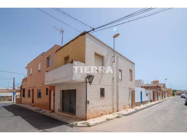 Casa-chalet en Venta en Avenida MARINA en Los Nietos