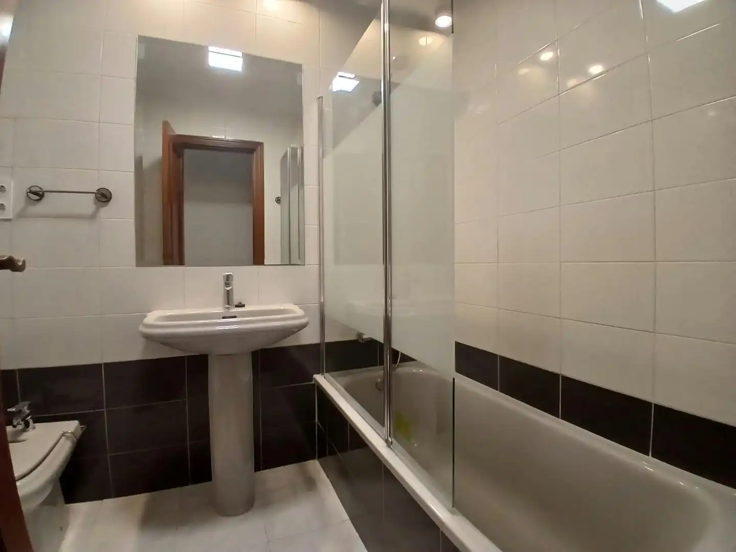 Badezimmer von Wohnung zur Miete in Málaga mit Klimaanlage und Alarm