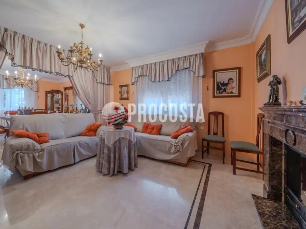Sala d'estar de Casa o xalet en venda en Fuente Vaqueros amb Aire condicionat, Jardí privat i Terrassa