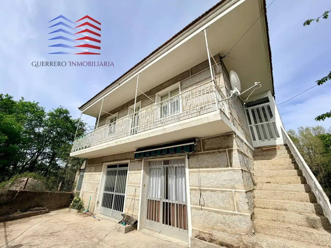 Vista exterior de Casa o xalet de lloguer en San Cibrao das Viñas amb Calefacció, Terrassa i Moblat