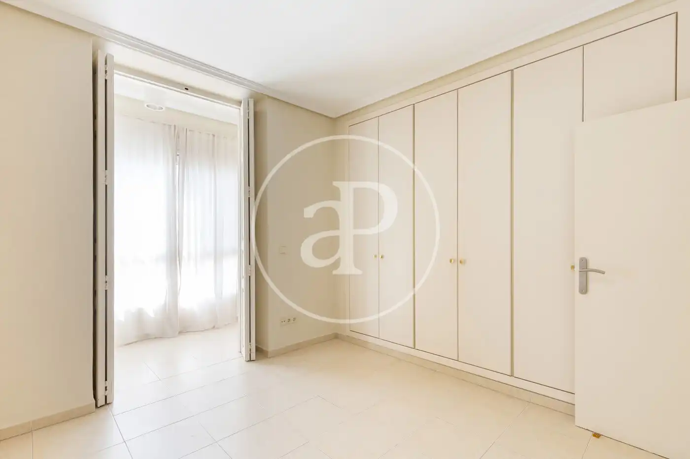 Schlafzimmer von Wohnung zur Miete in Valencia mit Klimaanlage und Heizung