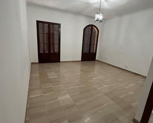 Duplex to rent in Utrera  with Air Conditioner, Terrace and Balcony