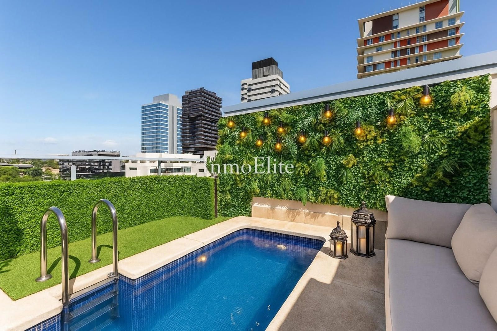 Swimming pool of Flat for sale in  Madrid Capital  with Air Conditioner, Heating and Terrace