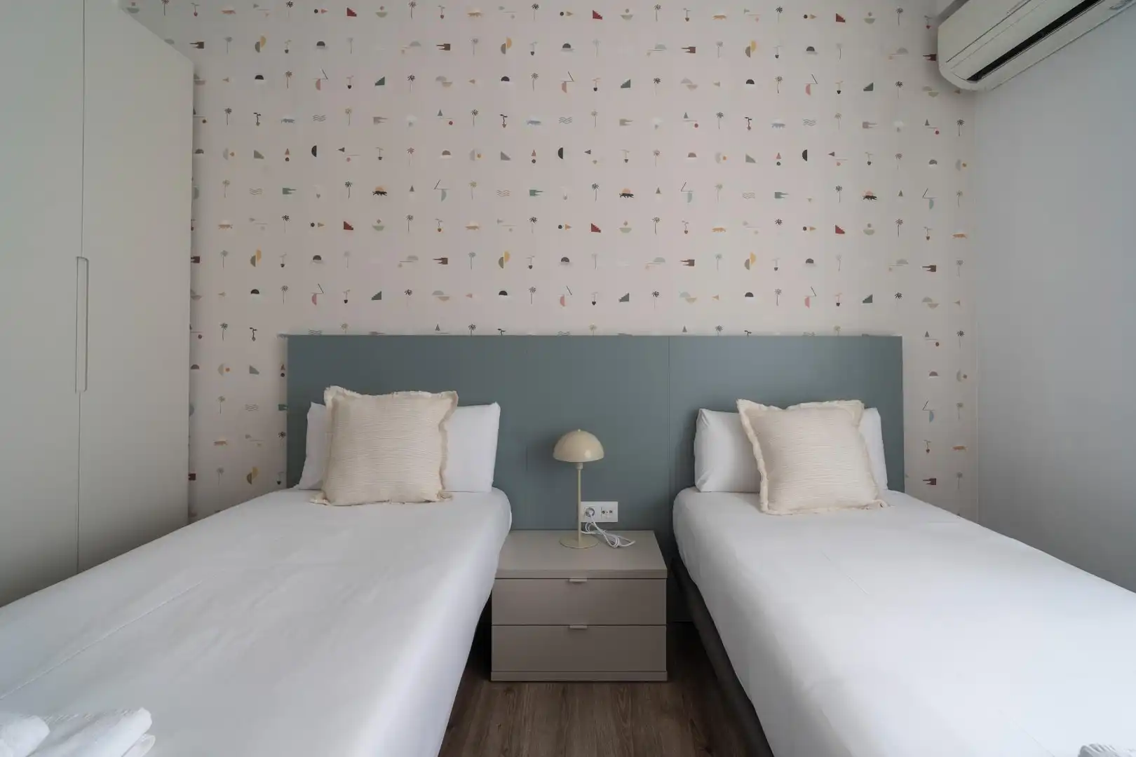 Bedroom of Flat for rent in Valencia  with Air Conditioner, Heating and Furnished