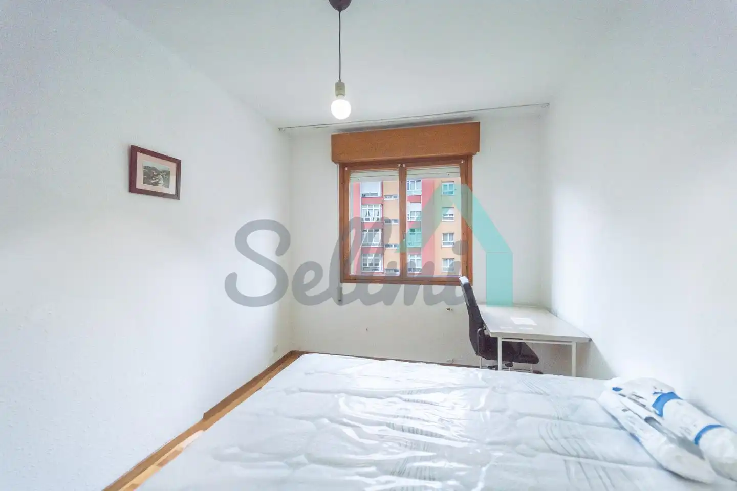 Bedroom of Flat for share in Oviedo   with Heating, Parquet flooring and Furnished