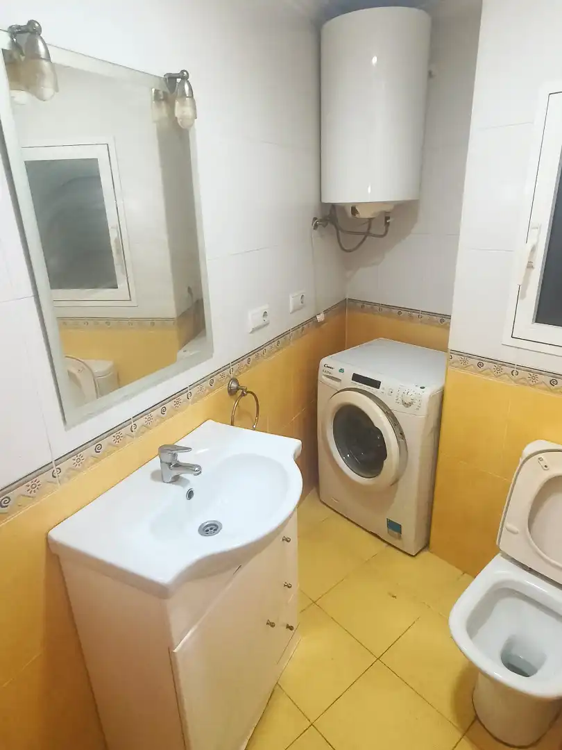 Bany de Pis en venda en Valencia amb Forn, Microones i Alarma
